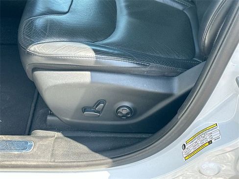 Used 2019 Jeep Cherokee Limited w/ Technology Group image 19