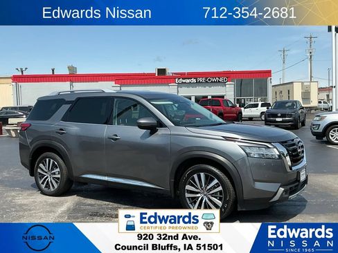 Used 2022 Nissan Pathfinder Platinum w/ Cargo Package AWD/4WD image 1