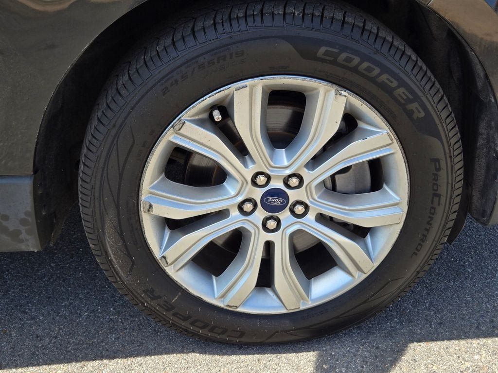 Used 2022 Ford Edge Titanium w/ Equipment Group 301A AWD/4WD image 20