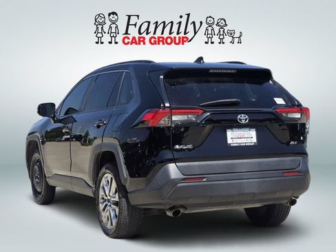 Used 2020 Toyota RAV4 XLE Premium FWD image 3