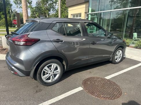 Used 2022 Nissan Kicks S FWD image 2