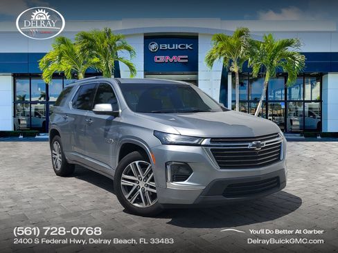 Used 2023 Chevrolet Traverse High Country FWD image 1