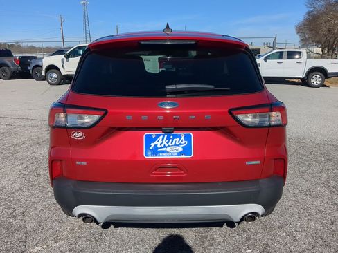 Certified 2020 Ford Escape SE image 4