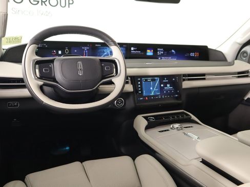 New 2026 Lincoln Navigator Reserve w/ Jet Appearance Package AWD/4WD image 2