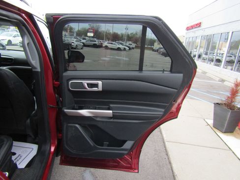 Used 2021 Ford Explorer XLT w/ Equipment Group 202A image 13