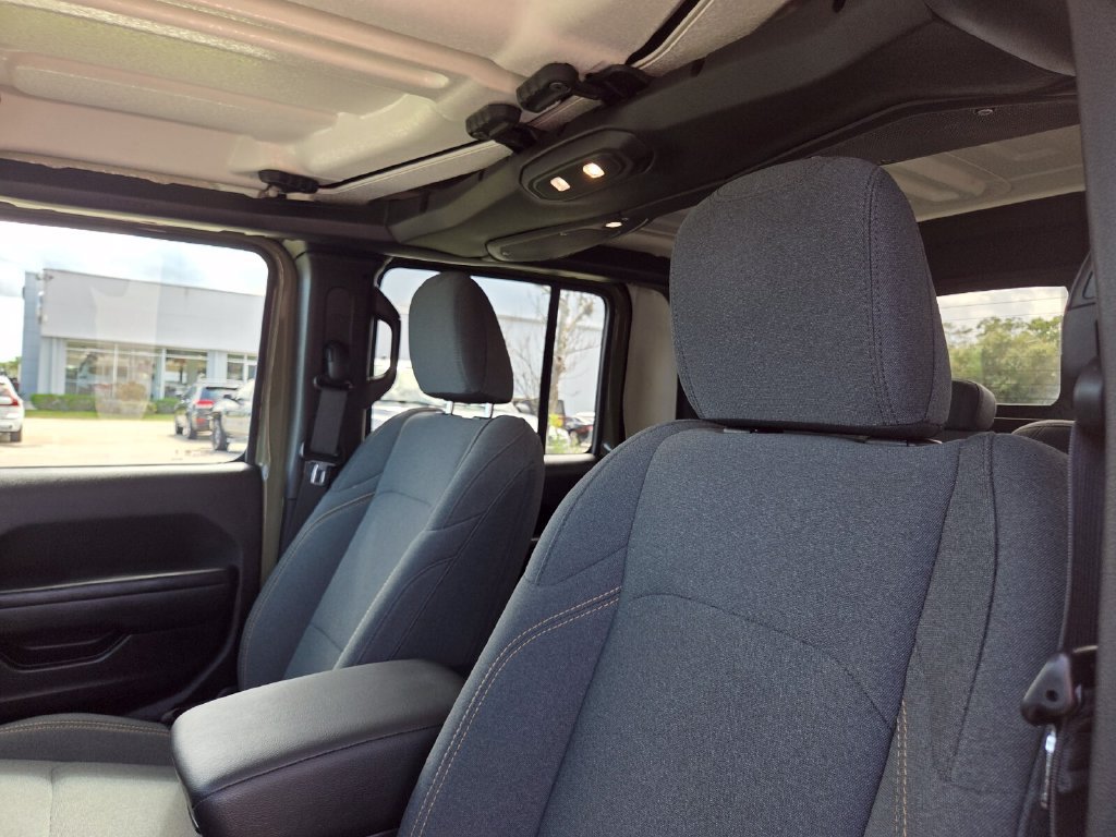 Used 2025 Jeep Gladiator Sport AWD/4WD image 26