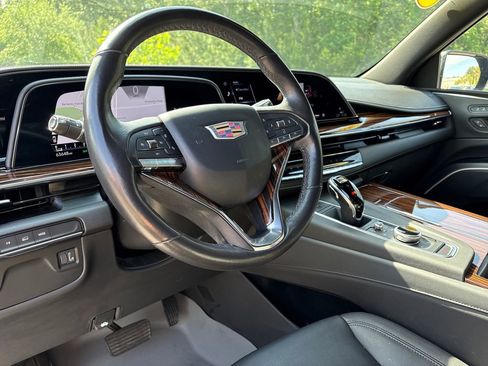 Used 2021 Cadillac Escalade Luxury AWD/4WD image 7