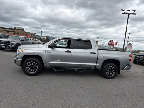 Used 2017 Toyota Tundra SR5 w/ TRD Off Road Package AWD/4WD image 10