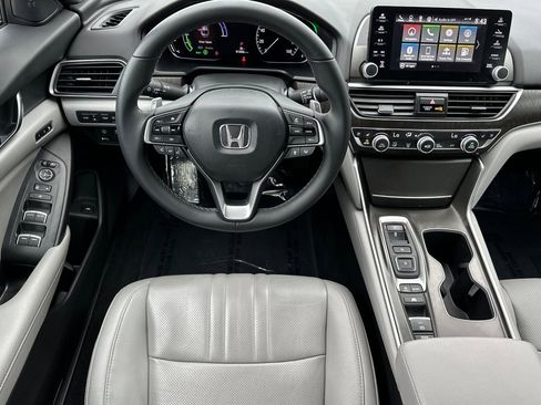 Used 2019 Honda Accord Touring image 16