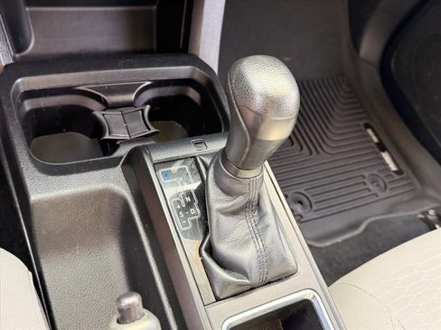 Used 2019 Toyota Tacoma SR image 21