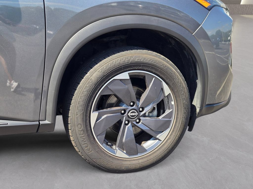 Used 2025 Nissan Rogue SV FWD image 11