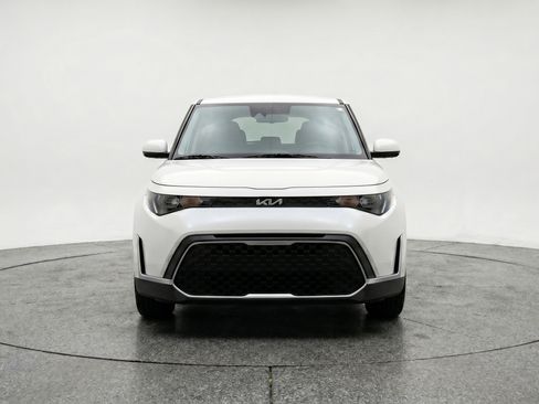 Used 2025 Kia Soul LX w/ LX Technology Package FWD image 2