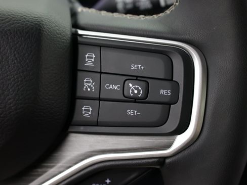 Used 2024 Jeep Wagoneer Series II w/ Flexible Seating Group RWD image 29