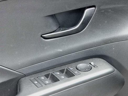 Used 2024 Hyundai Kona SE image 15