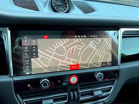 New 2025 Porsche Macan image 34