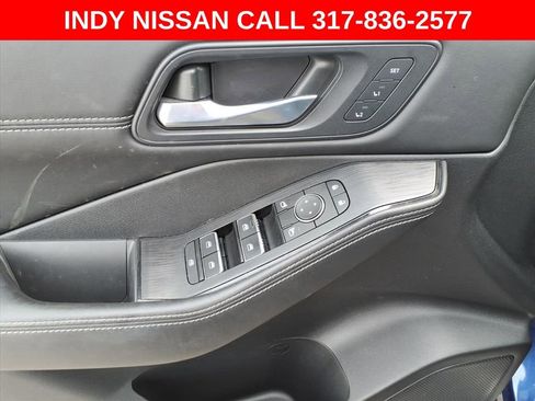 Used 2023 Nissan Rogue SL image 12