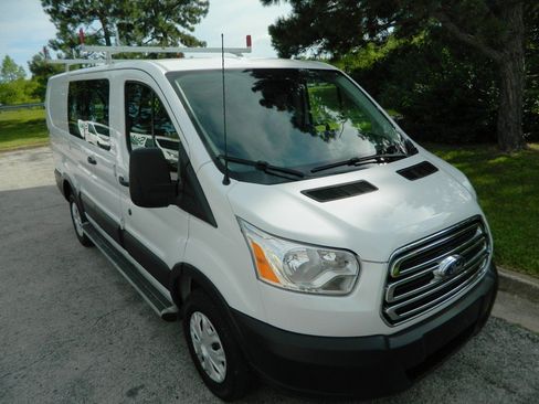 Used 2019 Ford Transit 250 130 Low Roof w/ Exterior Upgrade Package RWD image 3