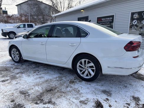 Used 2018 Volkswagen Passat 2.0T SE w/ SE Lighting Package image 3