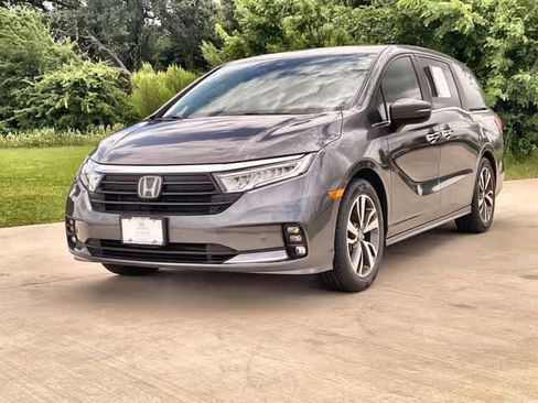 Used 2024 Honda Odyssey Touring image 2