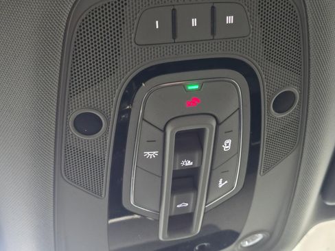 Used 2020 Audi Q5 e Prestige w/ Prestige Package image 47