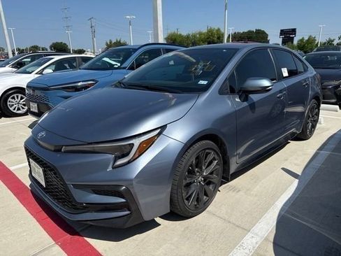 Used 2025 Toyota Corolla SE w/ SE Premium Package FWD image 2