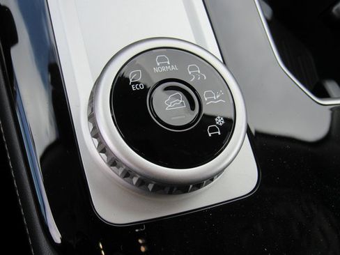 New 2025 Mitsubishi Outlander SE image 22