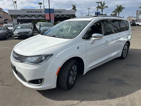 Used 2020 Chrysler Pacifica Limited w/ Advanced Safetytec Group image 11