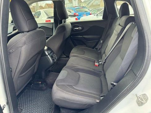 Used 2016 Jeep Cherokee Latitude w/ Cold Weather Group image 17