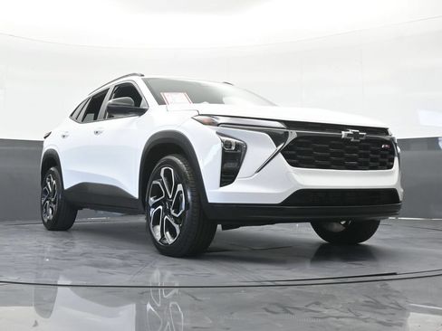 Used 2025 Chevrolet Trax RS FWD image 60