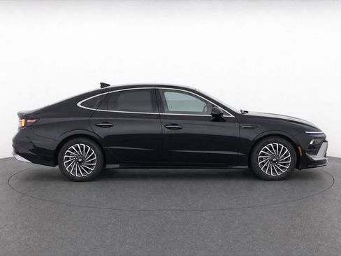 Used 2025 Hyundai Sonata Limited FWD image 4