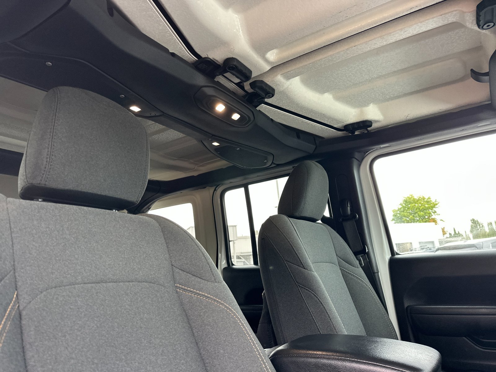 Used 2024 Jeep Wrangler Unlimited AWD/4WD image 17