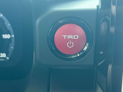 Used 2025 Toyota Tacoma TRD Off-Road image 18