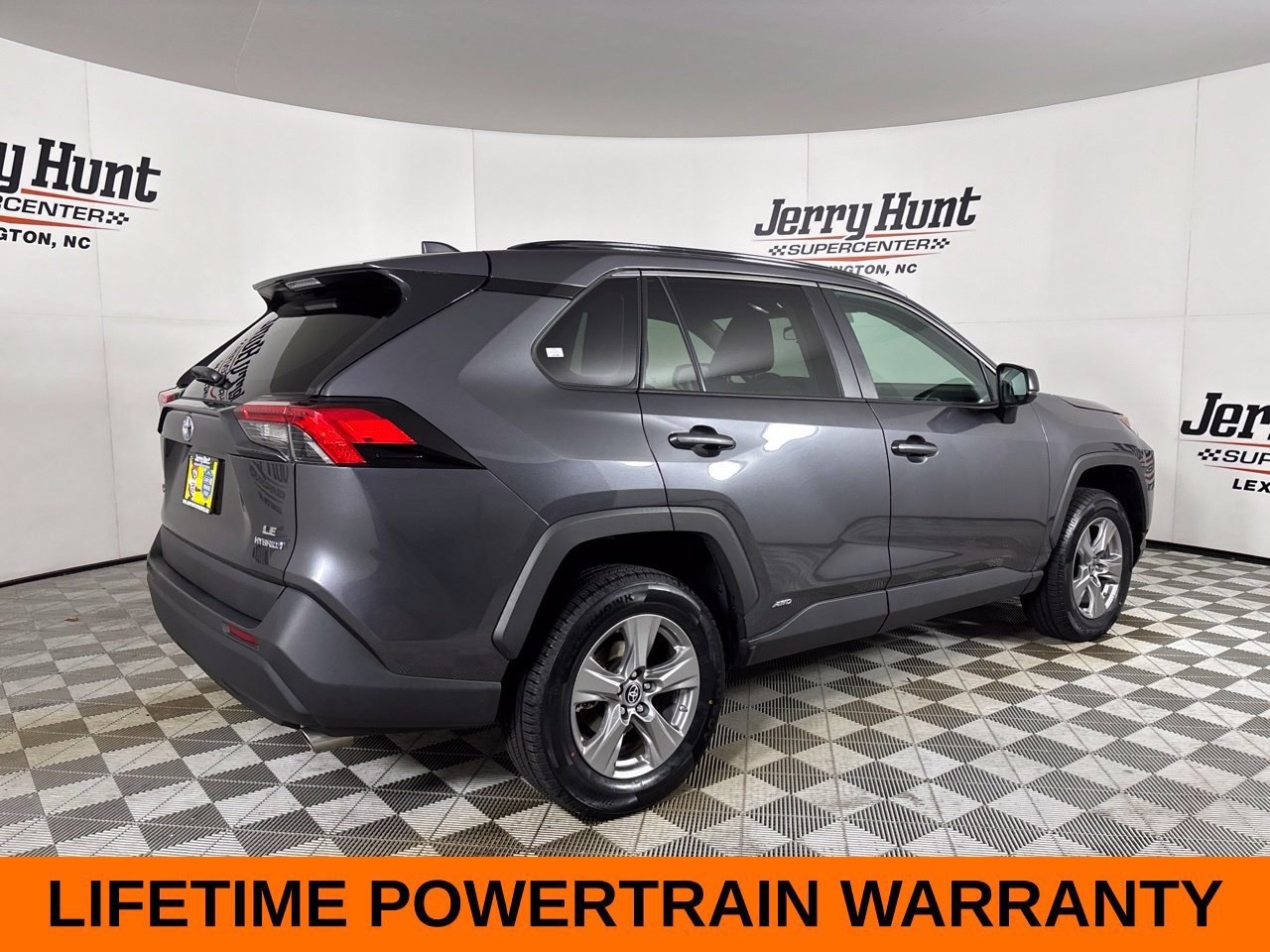 Used 2024 Toyota RAV4 LE AWD/4WD image 5