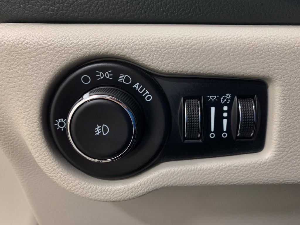 Used 2023 Chrysler Pacifica Touring-L w/ Uconnect Theater Family Group AWD/4WD image 29
