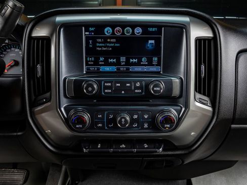 Used 2018 Chevrolet Silverado 1500 LT w/ All Star Edition image 23