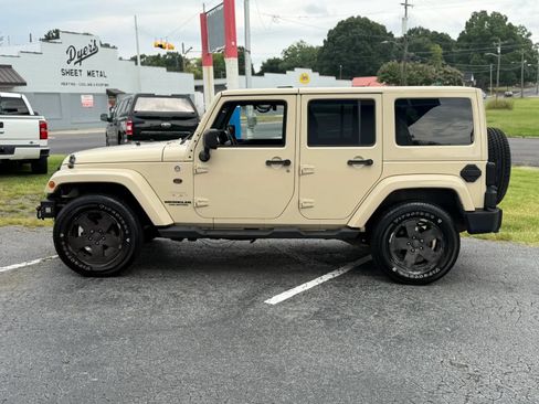Used 2012 Jeep Wrangler Unlimited Sahara w/ Dual Top Group AWD/4WD image 8