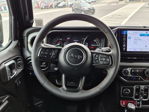 Used 2024 Jeep Wrangler Unlimited AWD/4WD image 14
