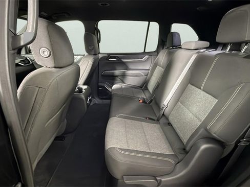 Used 2025 GMC Acadia Elevation image 25