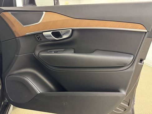Used 2024 Volvo XC90 B5 Plus image 32