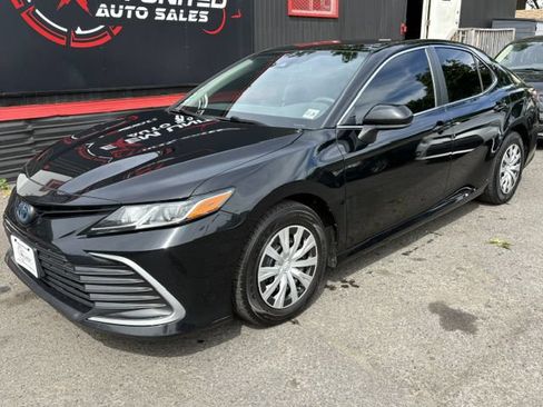 Used 2022 Toyota Camry LE FWD image 2