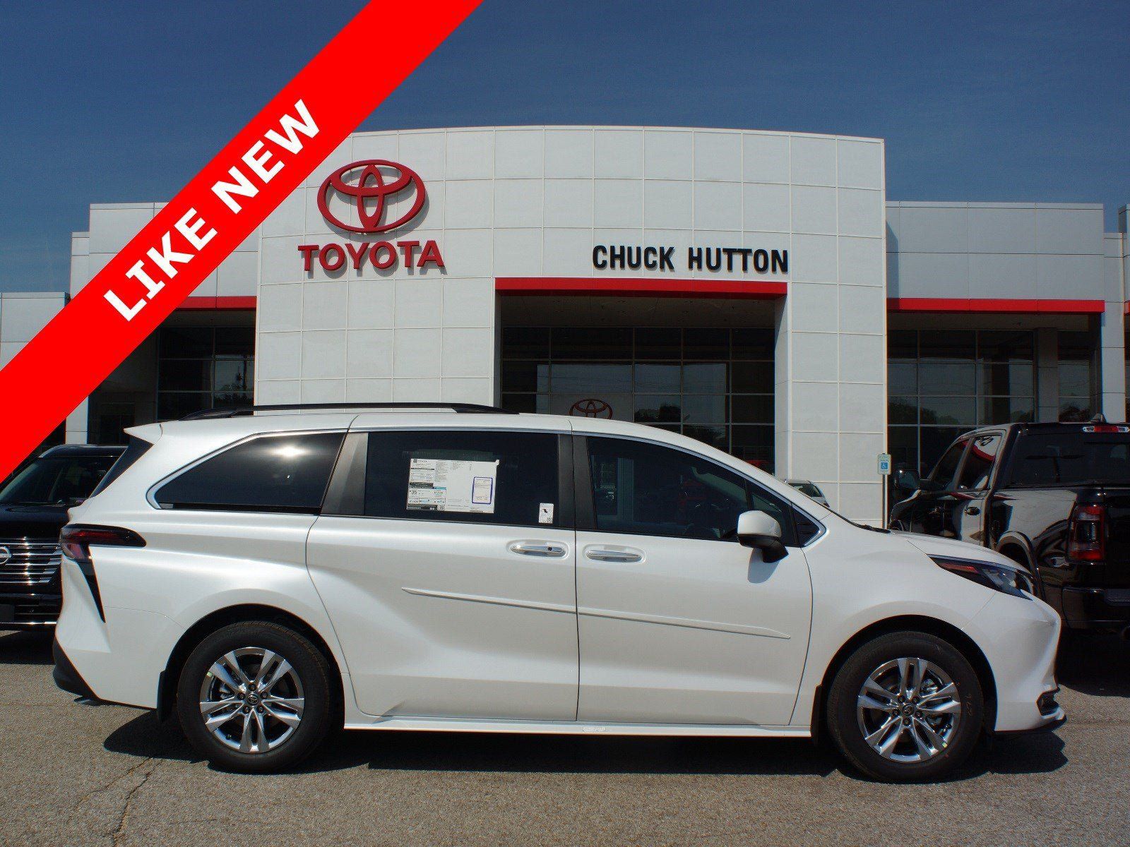 Certified 2026 Toyota Sienna XLE AWD/4WD image 1