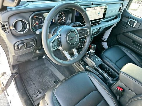 Used 2025 Jeep Wrangler Sahara w/ Safety Group image 9