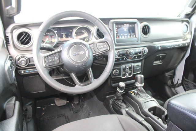 Used 2023 Jeep Wrangler Unlimited AWD/4WD image 16