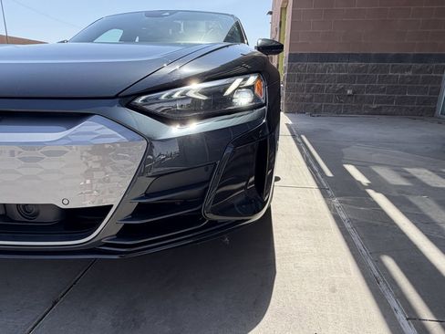 Used 2022 Audi e-tron GT Premium Plus image 11