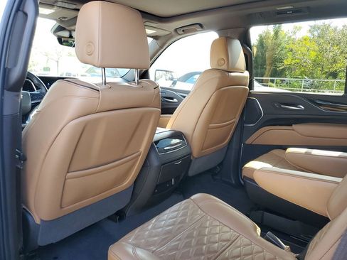 Used 2022 Cadillac Escalade Premium Luxury image 14