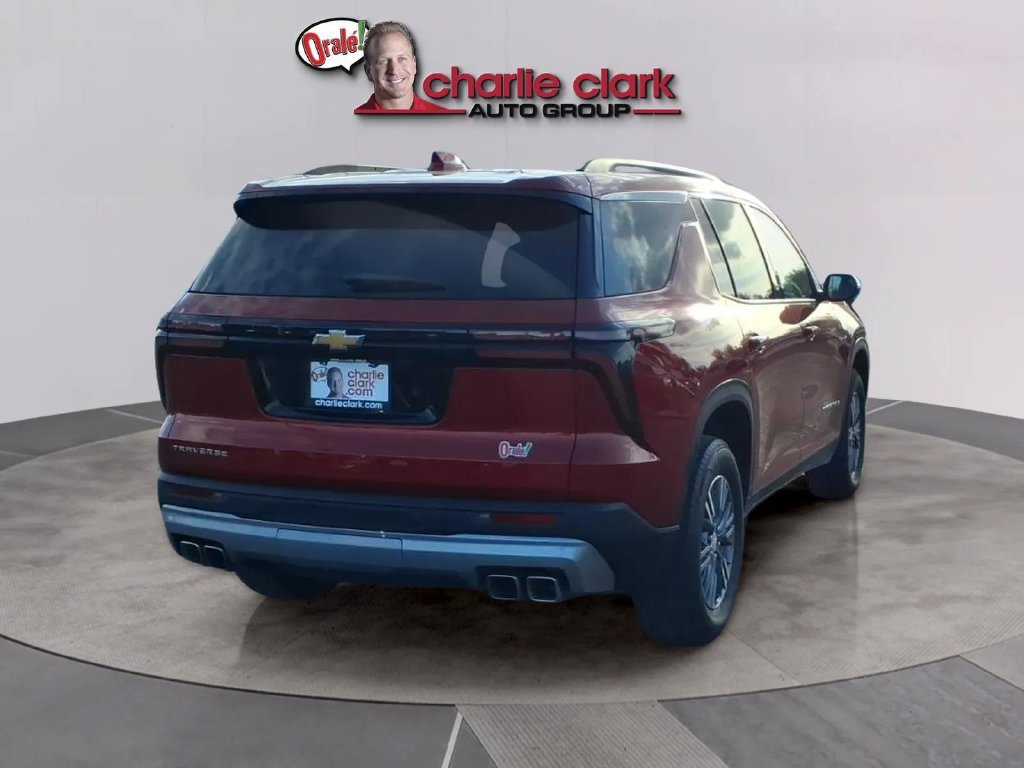 Used 2026 Chevrolet Traverse LT FWD image 5