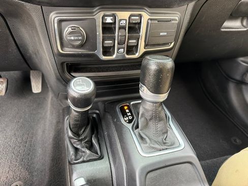 Used 2020 Jeep Gladiator Sport w/ Quick Order Package 24S AWD/4WD image 14