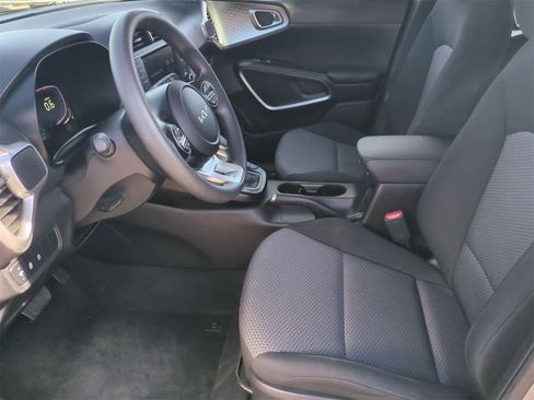 Used 2024 Kia Soul LX w/ Option Group 015 image 16