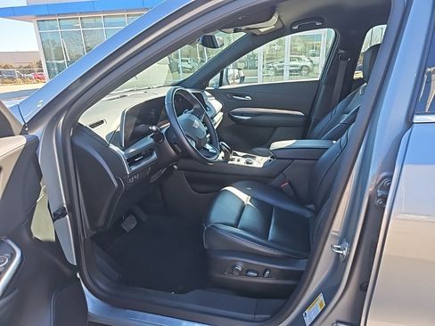 Used 2025 Cadillac XT4 Premium Luxury image 10
