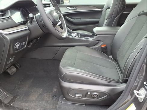 New 2026 Jeep Grand Cherokee Altitude AWD/4WD image 19